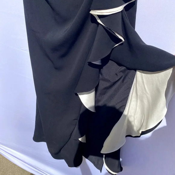 Badgley Mischka Black Strapless Contrast Ruffle Sweetheart Neckline Gown - Picture 7 of 13